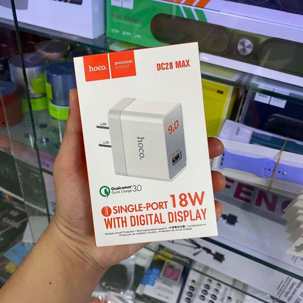 Cóc Sạc Nhanh Chuẩn QI (QC3.0) Hoco DC28 MAX 18W Thiết Kế 1 Cổng USB 3.0A – Mành Hình Led Hiển Thị