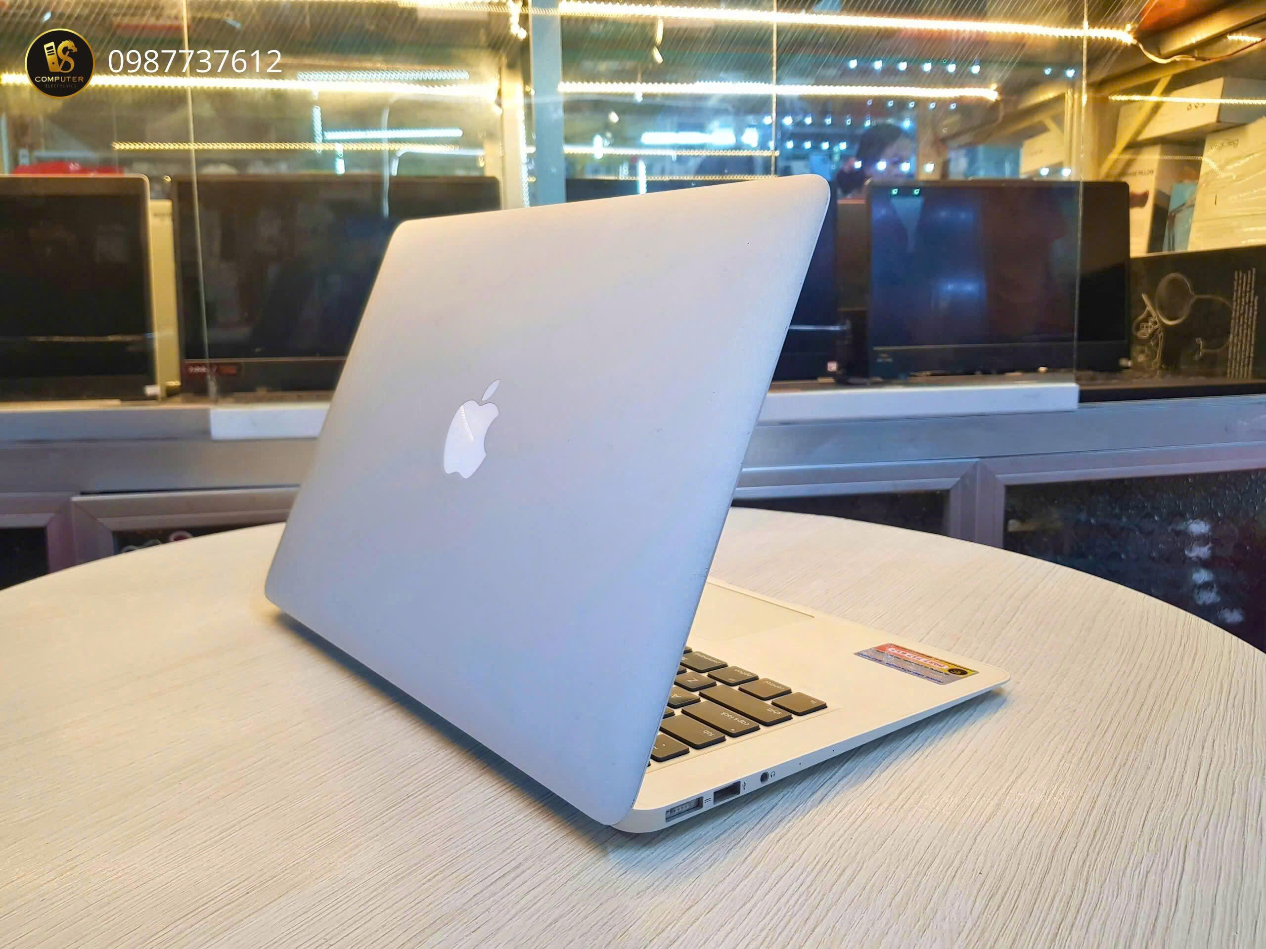 macbook-air-2014-laptop-camera-van-sy (4)