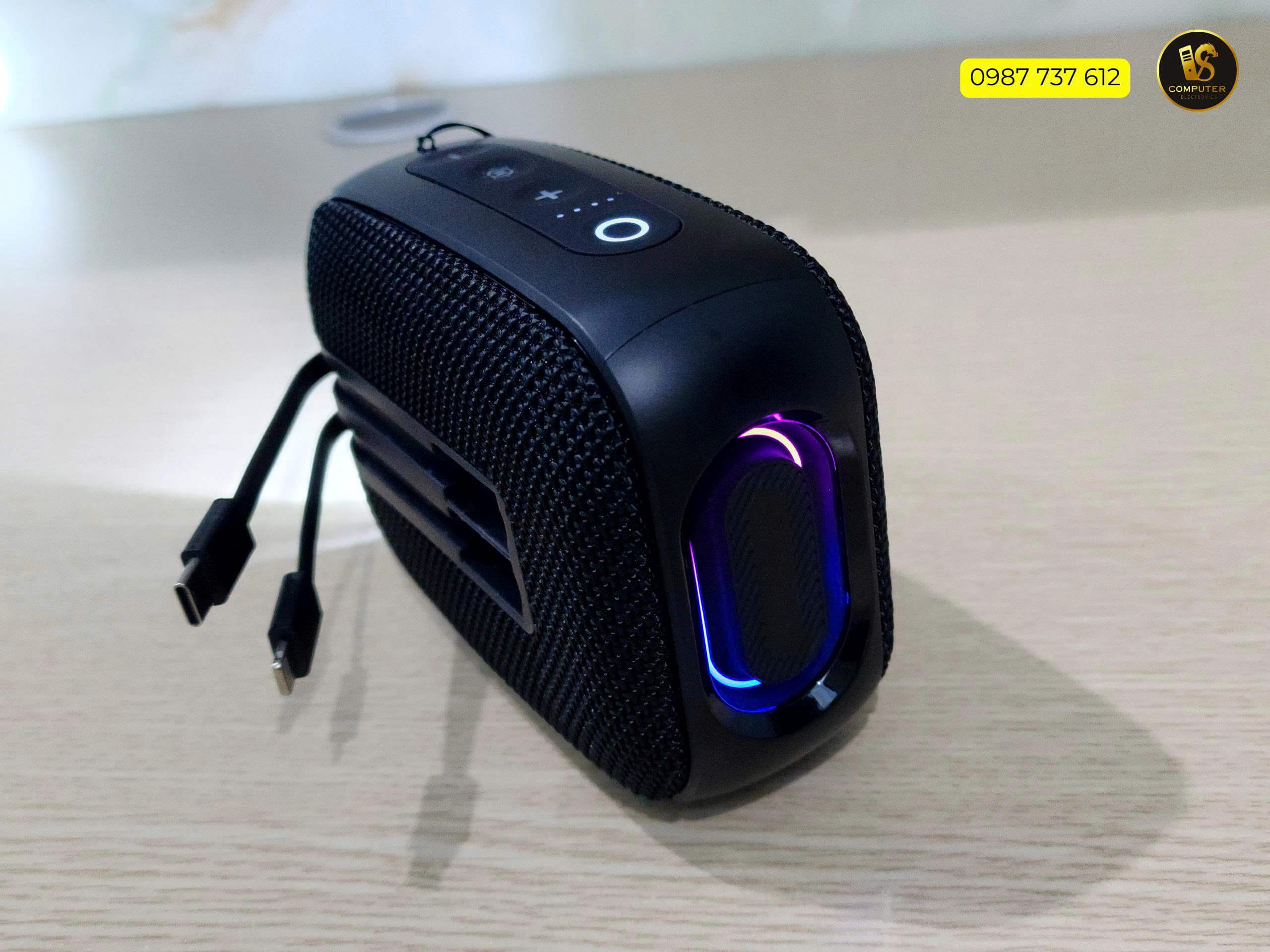 loa-petehot-x970-3-trong-1-loa-bluetooth-sac-du-phong-den-pin-vi-tinh-thu-duc-van-sy (1)